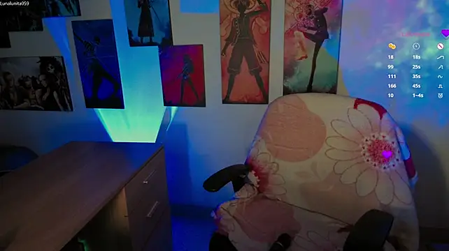 emma_luna59 live cam on StripChat