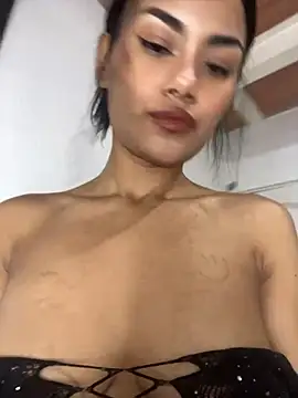 Cristal-madisson live cam on StripChat