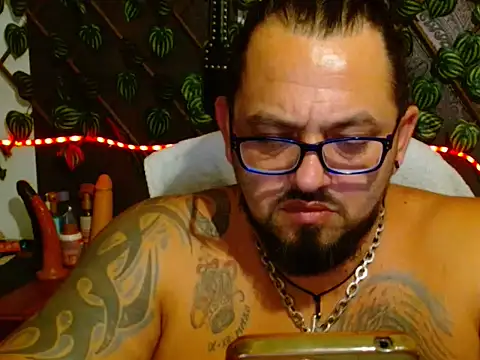 mr_wolf46 live cam on StripChat