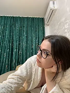 KaylaLewyss live cam on StripChat