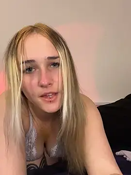 LilElfie live cam on StripChat