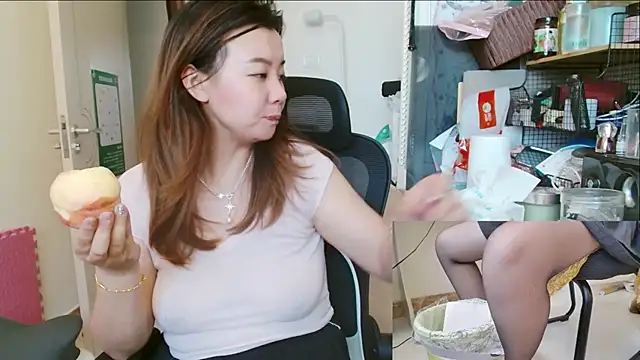sallycui live cam on StripChat