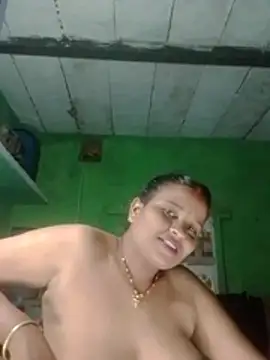 Shivani09900 live cam on StripChat