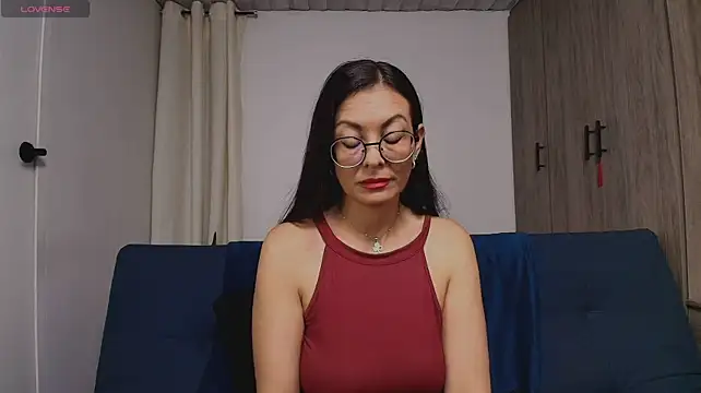 Swetisabella01 live cam on StripChat