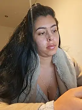 Luianna live cam on StripChat