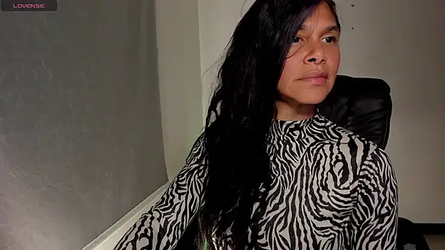 _aish_a live cam on StripChat