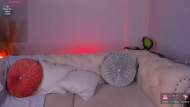 MeganScott live cam on StripChat
