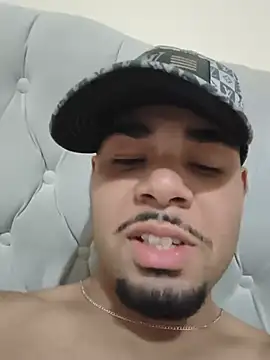 rohb20 live cam on StripChat