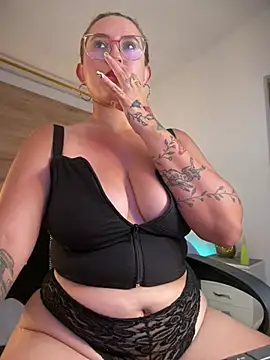 halaaa_1 live cam on StripChat