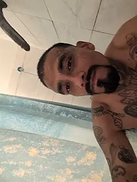 Cnutt310 live cam on StripChat