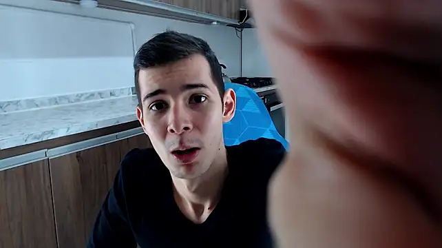 Brandon_Wolf live cam on StripChat