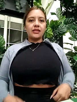alana_69 (F young) - Show boobs 60 sec in the mall🔥