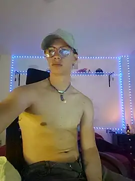 Brandon_starkk live cam on StripChat