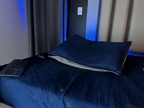 Luca_noir live cam on StripChat