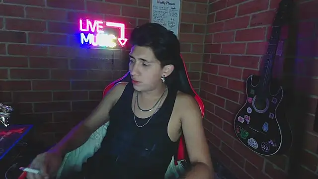 ethann2_ live cam on StripChat