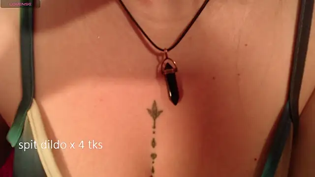 alicia_moom (F milf) - tits out saliva nipples 😏😏