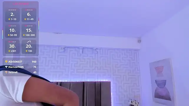 naishaa_ live cam on StripChat