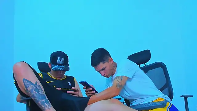 Thomas-Wil live cam on Stripchat