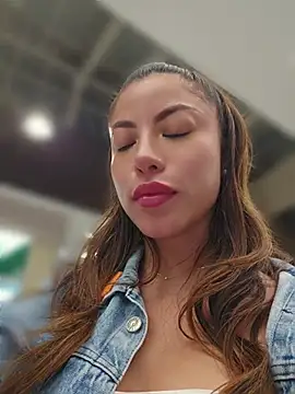 Karen_San_Miguel live cam on StripChat