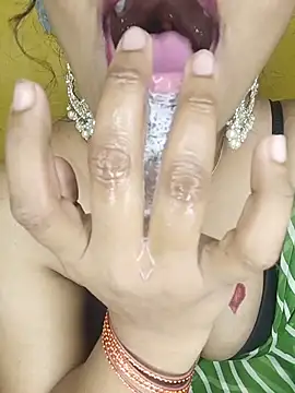 Love_me_7 live cam on StripChat