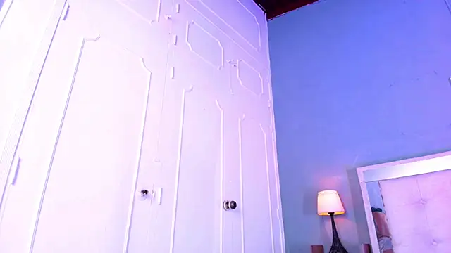 MiaRaven_ live cam on StripChat