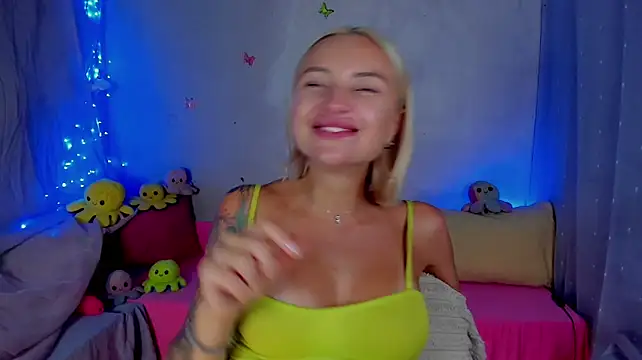 YourLizzyDoll live cam on StripChat