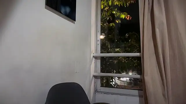 romeolovedark live cam on StripChat