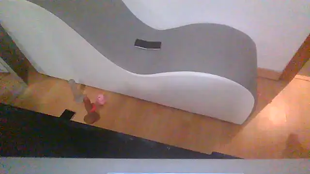 BlondeDesire69 live cam on StripChat