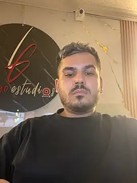 LatinBearX live cam on StripChat