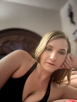 Kitty_DaCocks live cam on StripChat