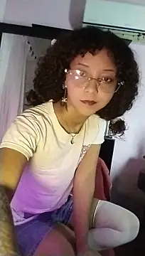 MIlan333X live cam on StripChat
