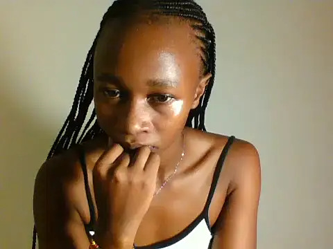 Choco_petite2 live cam on StripChat