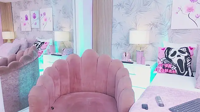 MeganRoseh live cam on StripChat