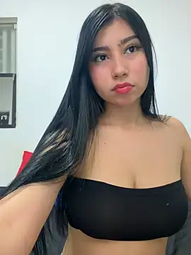 nylah14 live cam on StripChat