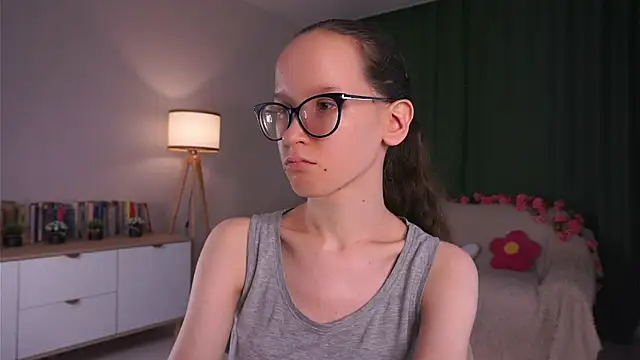 bettybrowni (F teen) - shirt tease