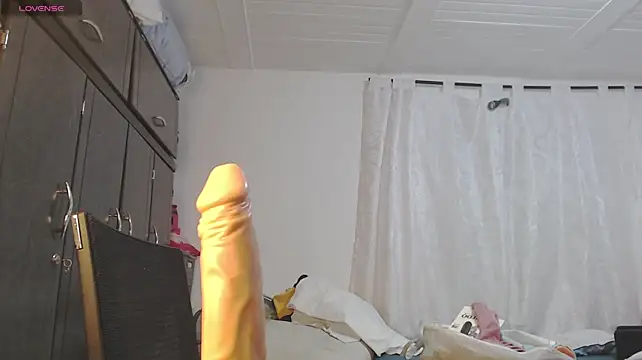 mia_donatto369 live cam on StripChat