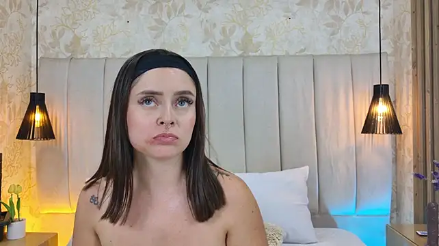 carrie_gb (F young) - DILDO IN MY PUSSY 💦