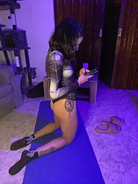 poison_ivy_29 (F young) - flash tits and ass