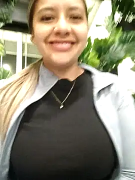 alana_69 (F young) - Show boobs 60 sec in the mall🔥