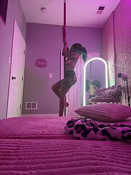 issawife_t live cam