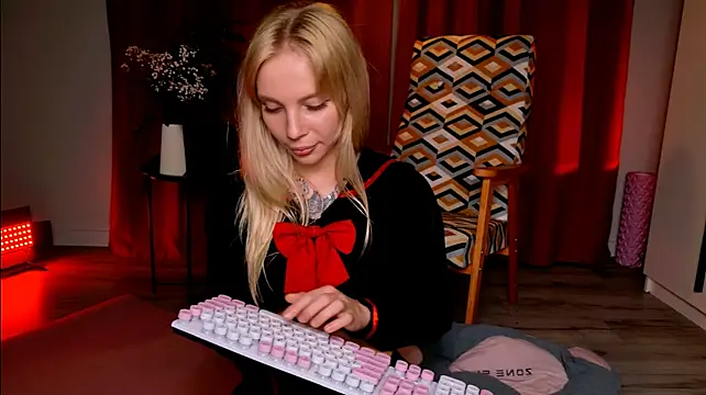 mym4lk live cam on StripChat