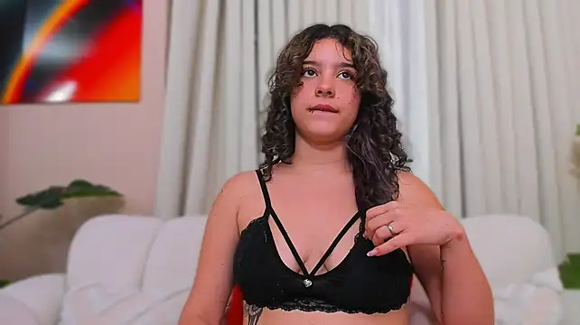 naira_velvett live cam on StripChat