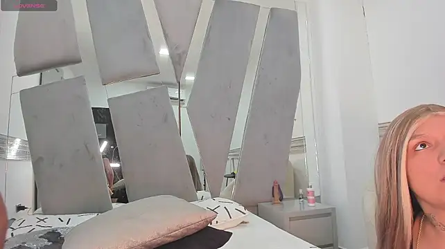 Sensually_Explosive live webcam
