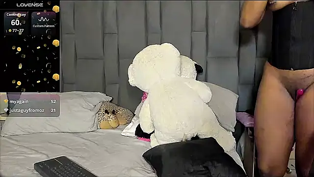 HannaEbony7 live cam on StripChat