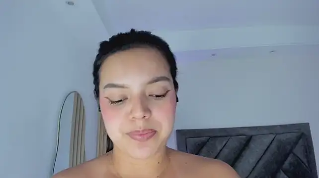 ViolettaRousee_ live cam on StripChat