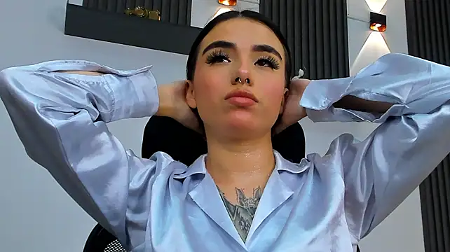 isabella_hv live cam on StripChat
