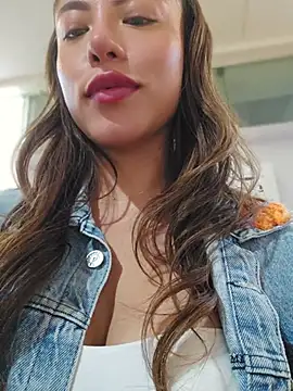 Karen_San_Miguel live cam on StripChat