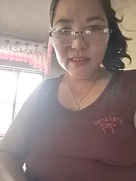 -Titihan- live cam on StripChat