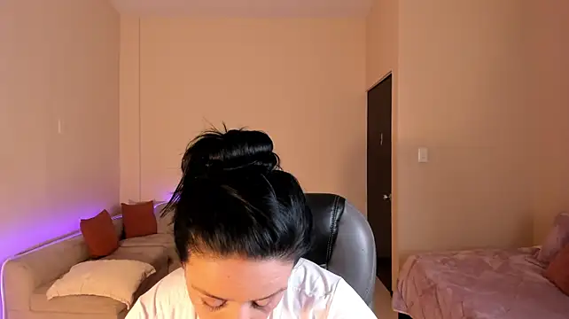 Kristen_Garner live cam on StripChat