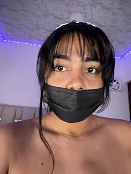 Kyra__Rose live cam on StripChat